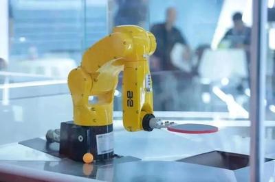 北京國企亮相機器人大會，以顛球、釀酒、造家電展現智能機器人研發實力